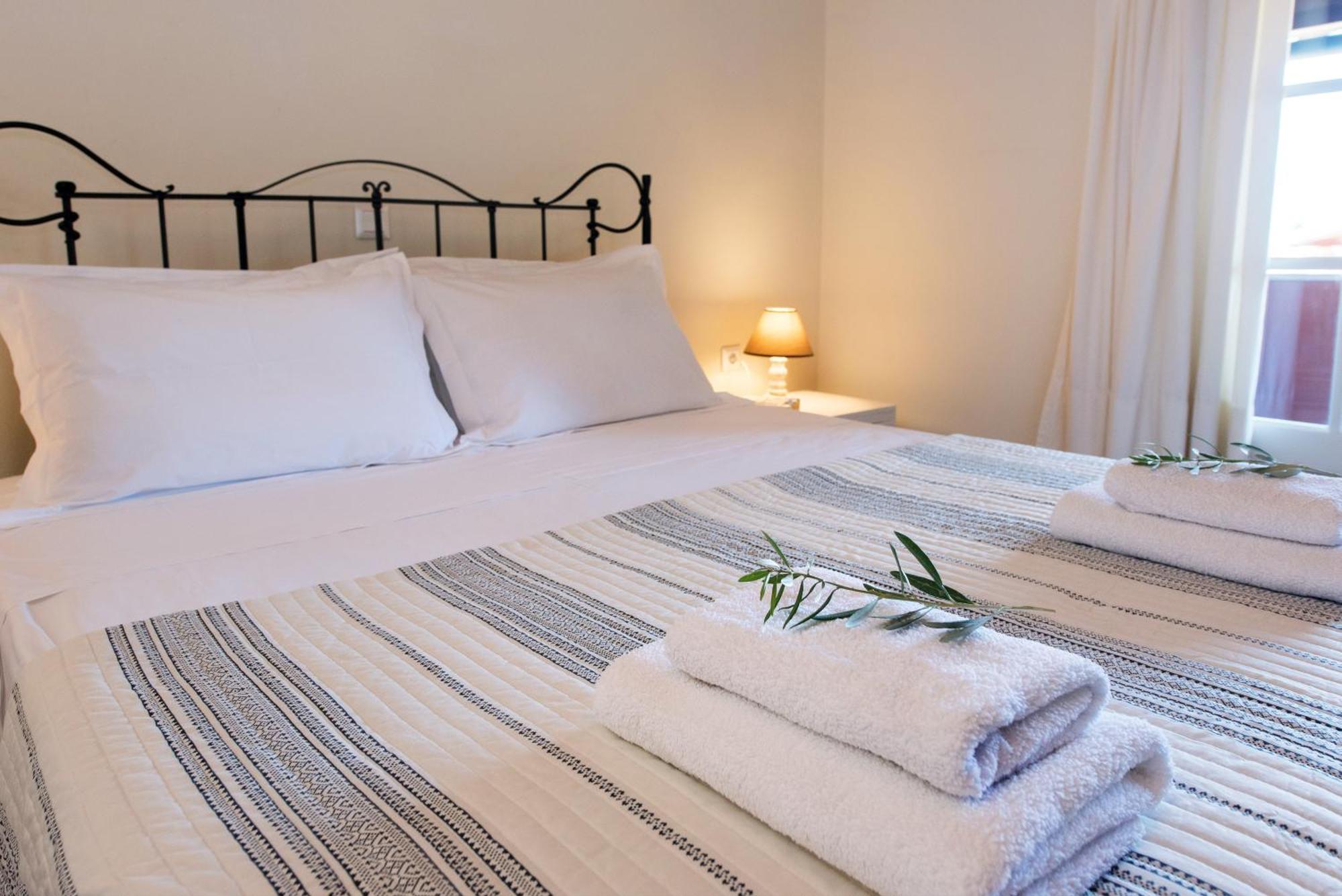 The Roof Family Apartment Alepou Екстер'єр фото